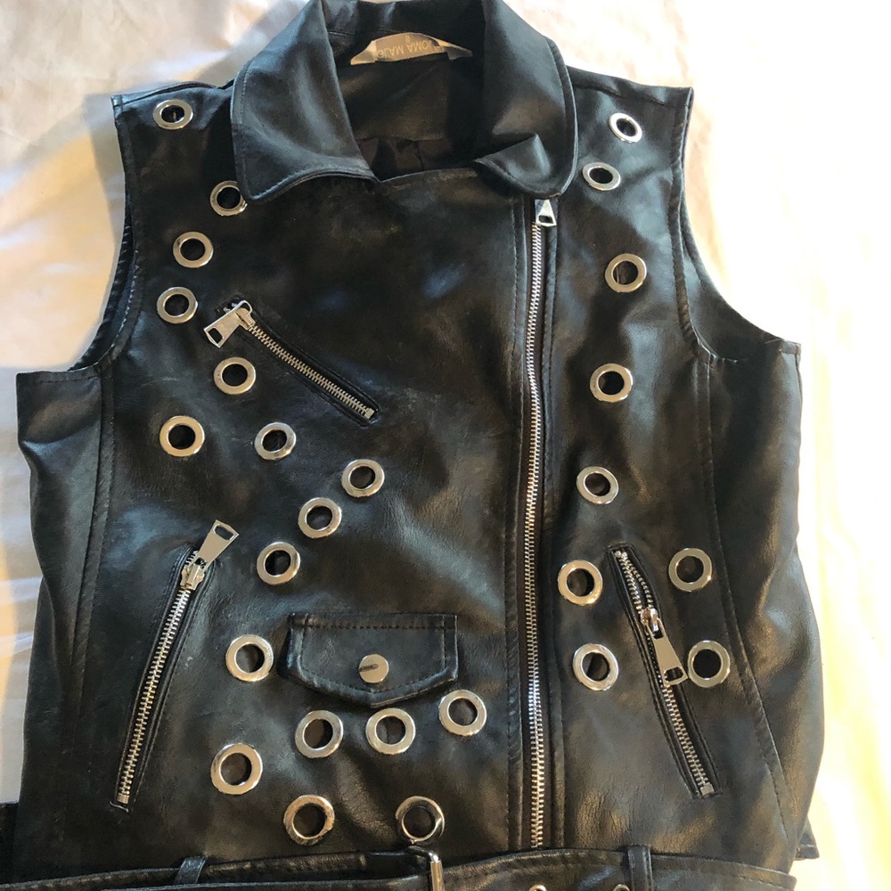 GLAM AMOUR FAUX LEATHER VEST